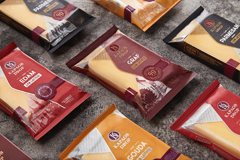Подарок из Европы: упаковка-конверт для ТМ сыров от Fabula Branding