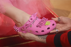 Crocs и Little Big представят совместную коллекцию в стиле панк-рока 