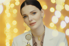 Елизавета Боярская снялась в праздничном видео для TOUS