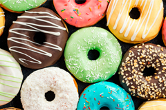 Аркадий Новиков запустил новую сеть пончиковых на замену Krispy Kreme - Krunchy Dream